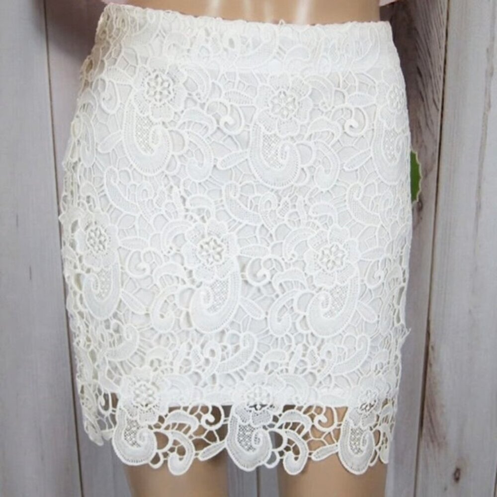 Breeze Ever NWT Ivory White Floral Lace Mini Skirt Small